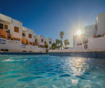 Piscina, wifi, patio con vistas