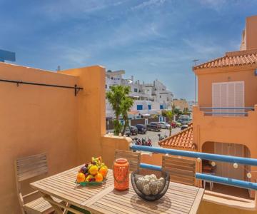 1st line beach, pool, terrace & fibre WIFI
