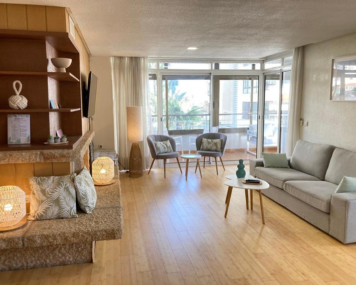 La Nogalera modern and spacious Apartment with pool and sea view