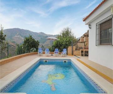 Cozy Home In Torrox With House A Mountain View
