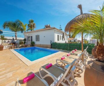 Villa El Olivar by Villa Plus