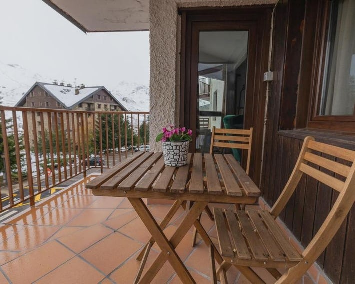 Anayet - Plaza del Reloj en FORMIGAL - by PIRINEOS 360