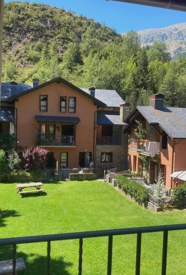 Fantástico piso con terraza en valle de Benasque