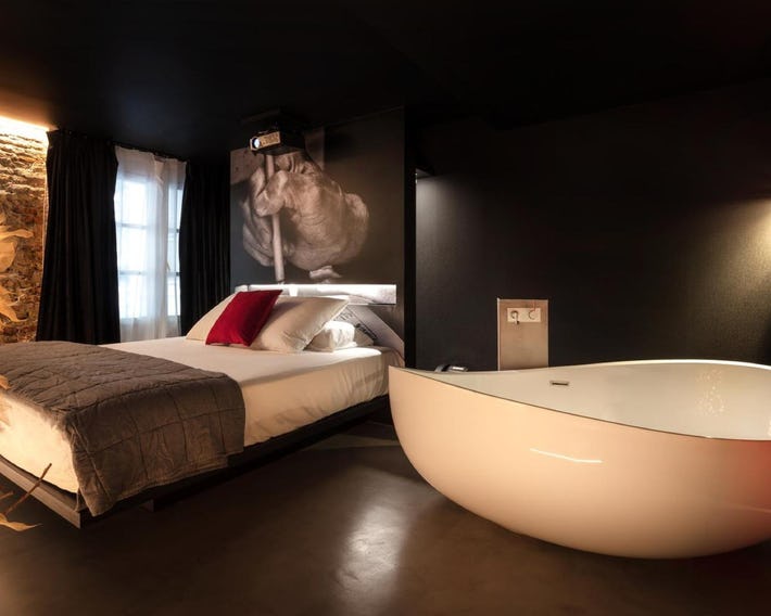 The Black Boutique -- Turistea Suites
