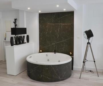 Black and White Suitte "Plaza"