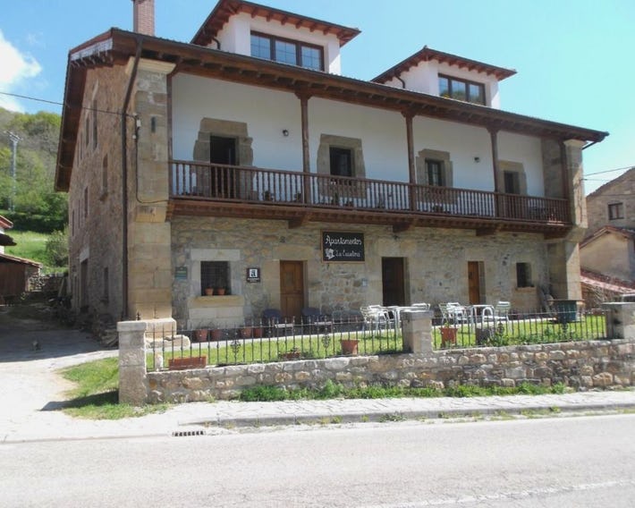 La Escuelona