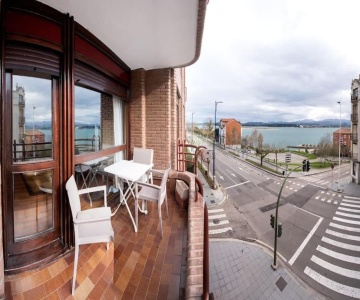 A 10 Mn De Playas, Avenida Principal De Santander