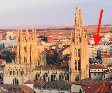 Viendo La Catedral Desde Plaza Vega