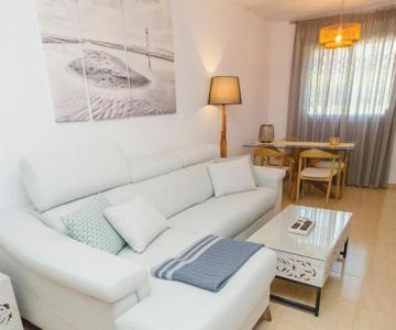 Apartament Alcanar platja , Apartment block from the sea