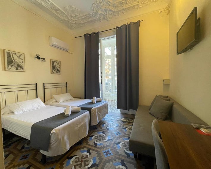 Hostal Balmes Centro