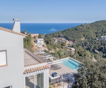 Pura Vida - 4 Bedrooms, Ac, Seaviews & Pool