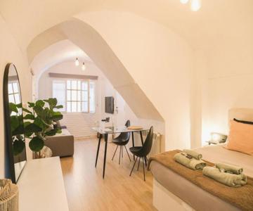 Casa Besalú - L'estudi En El Centro Del Pueblo