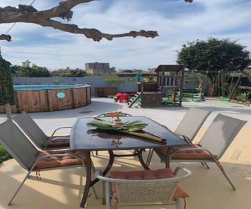 Casa Enric , con zona infantil, piscina y parking privado