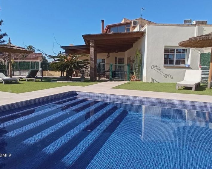 Casa de sueños Benasha con piscina, zona infantil y parking privado