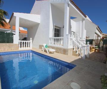 Casa cerca del mar con piscina privada, admite mascotas, wifi gratuito, opción aire acondicionado - 