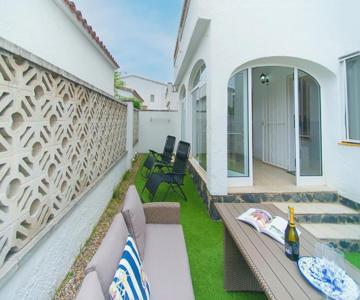 WELCS CASA 089 EMP Cerca del mar, patio y parking privado