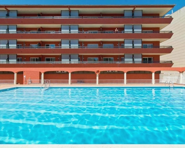 Apartamento con piscina y muy luminoso