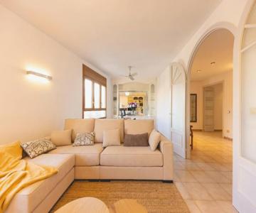 Bravissimo El Lleó, bright 4-bedroom apartment