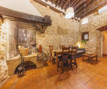 Bravissimo Girona 1593, Medieval Charm