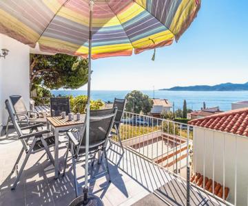 Cap Ras 01 - Apartamento con terraza y vistas