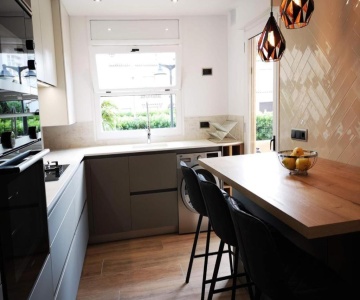 Planta Baja En Primera Línea De Mar Con Piscina