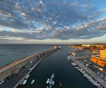 Charming Sea Front 3 Bedroom Apartment - incredible views!