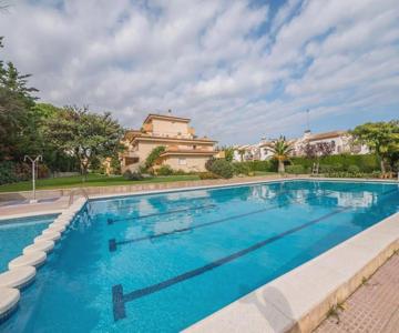 Stil Mar. Apartment For 5 People With Communal Pool