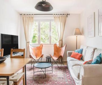 Charming Apartment With Vibrant Accents