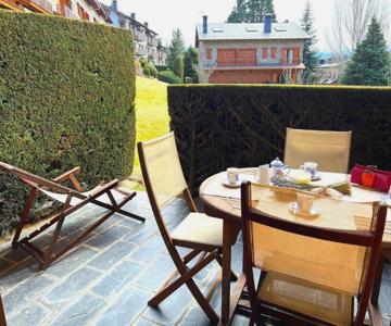Casa Adosada Con Piscina En Llivia