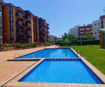 Apartamento Santa Cristina & Bright 2BR with Balcony, Pool & Garden View- Fenals