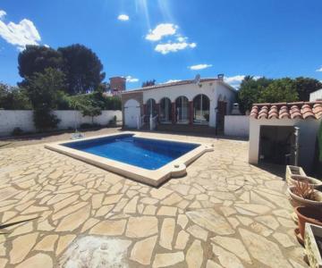 Private house with pool and BBQ