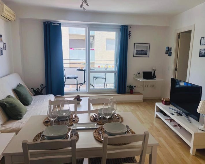 Apartamento luminoso con parking a 250 m de playa y centro
