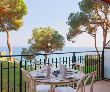 Seafront Views Apartment in Platja d'Aro