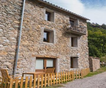 Apartament amb terrassa al costat del riu