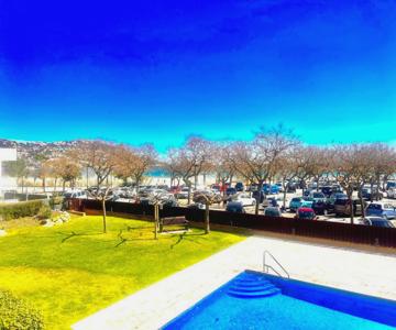 Beautiful apartment 75m2 with view at the beach, pool, parking