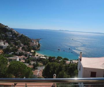 Magnifique vue sur Canyelles-Adj