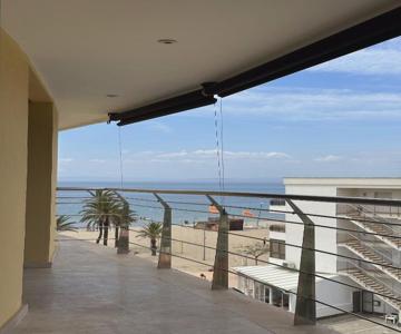 Duplex delante del mar con gran terraza y piscina comunitaria