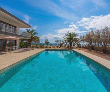 Beach Apartment - Front Line!