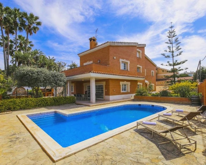 VILADOMAT BEACH - Only Families Villa