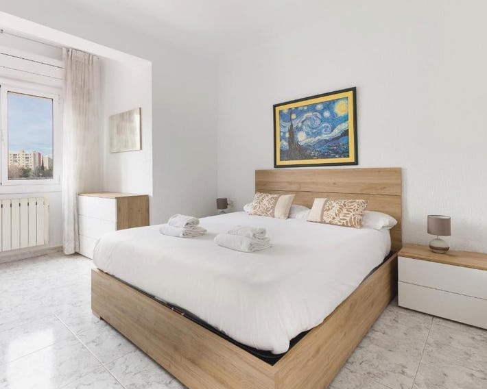 Besos · Bright apartment close to congress & port