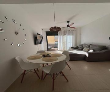 Apartamento con piscina ,parking y aire acondicionado