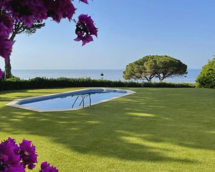 Sea view house with private pool and garden
