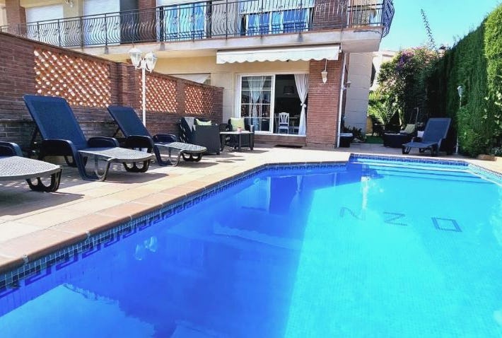 Casa con piscina en costa Barcelona