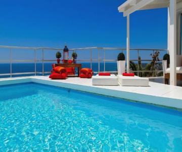 Villa Sitges Altavista Amazing View South oriented Calm Area AC Beach 2 minutes Drive and 18 minutes