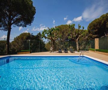 Maravillosa Casa Con Piscina Grande Y Bosque