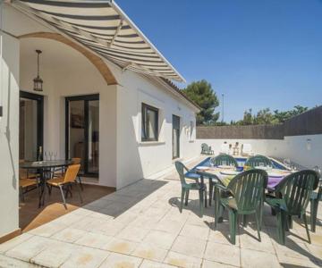 Casa en planta baja con piscina privada, cerca de la playa, aire acondicionado y parking - ES-325-22