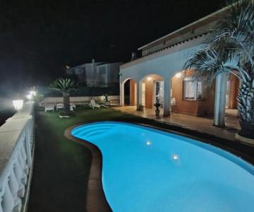 Villa Costa.
