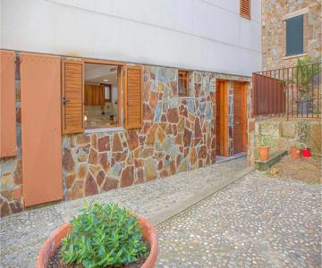 Nice Apartment In Tossa De Mar, Girona With Kitchen