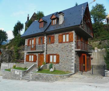Charming Chalet in Viella, Mountain View