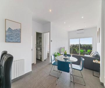 COSY WELL SITUED APARTMENT WITH SEA VIEW